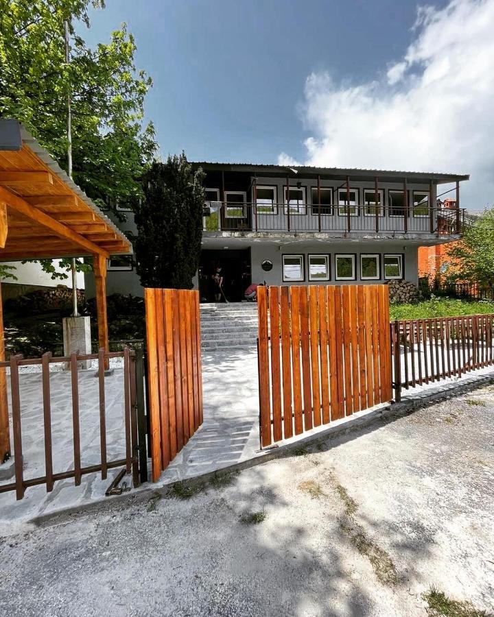 Vertical Hostel Mavrovo Buitenkant foto
